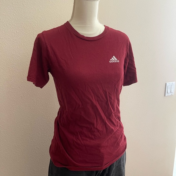 maroon adidas tshirt - Picture 4 of 5